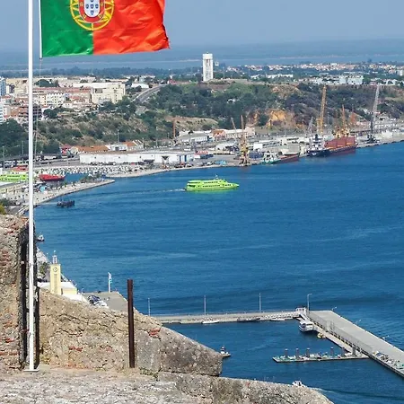 Kwatera prywatna Travelers House Setúbal