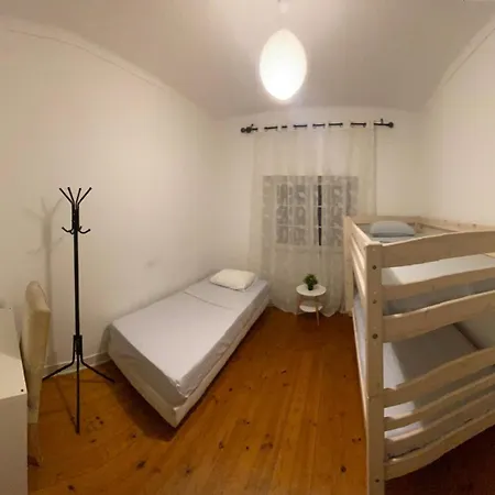 Travelers House Homestay *